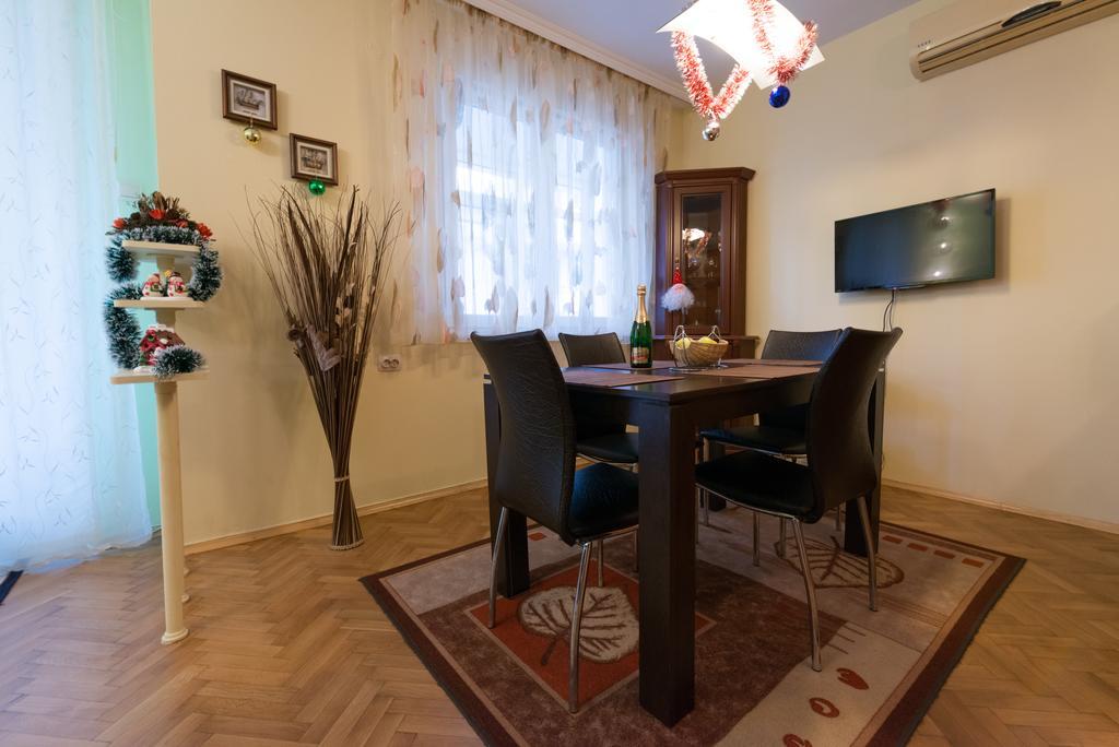Sea Garden Plaza Apartment - Free Parking Burgasz Kültér fotó